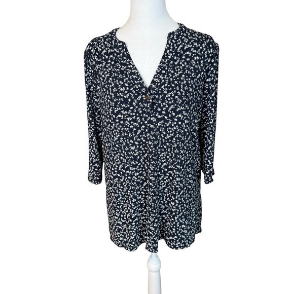 J Jill Wearever Ditsy Floral Split Neck Tunic Top Popover Blouse Navy White MP - Picture 1 of 10